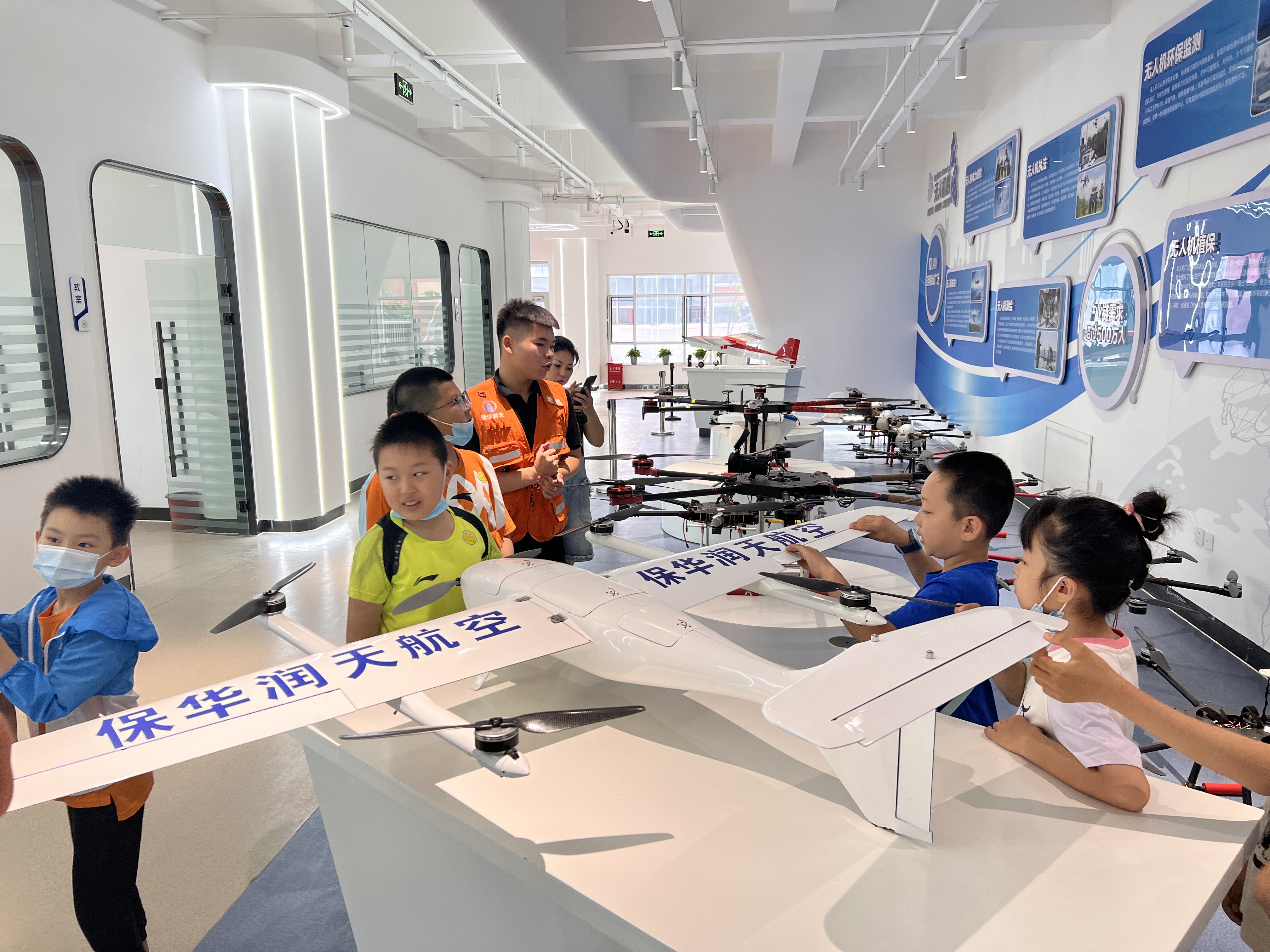 少兒無人機(jī)航模培訓(xùn)機(jī)構(gòu)——保華潤天航空無人機(jī)培訓(xùn)學(xué)校