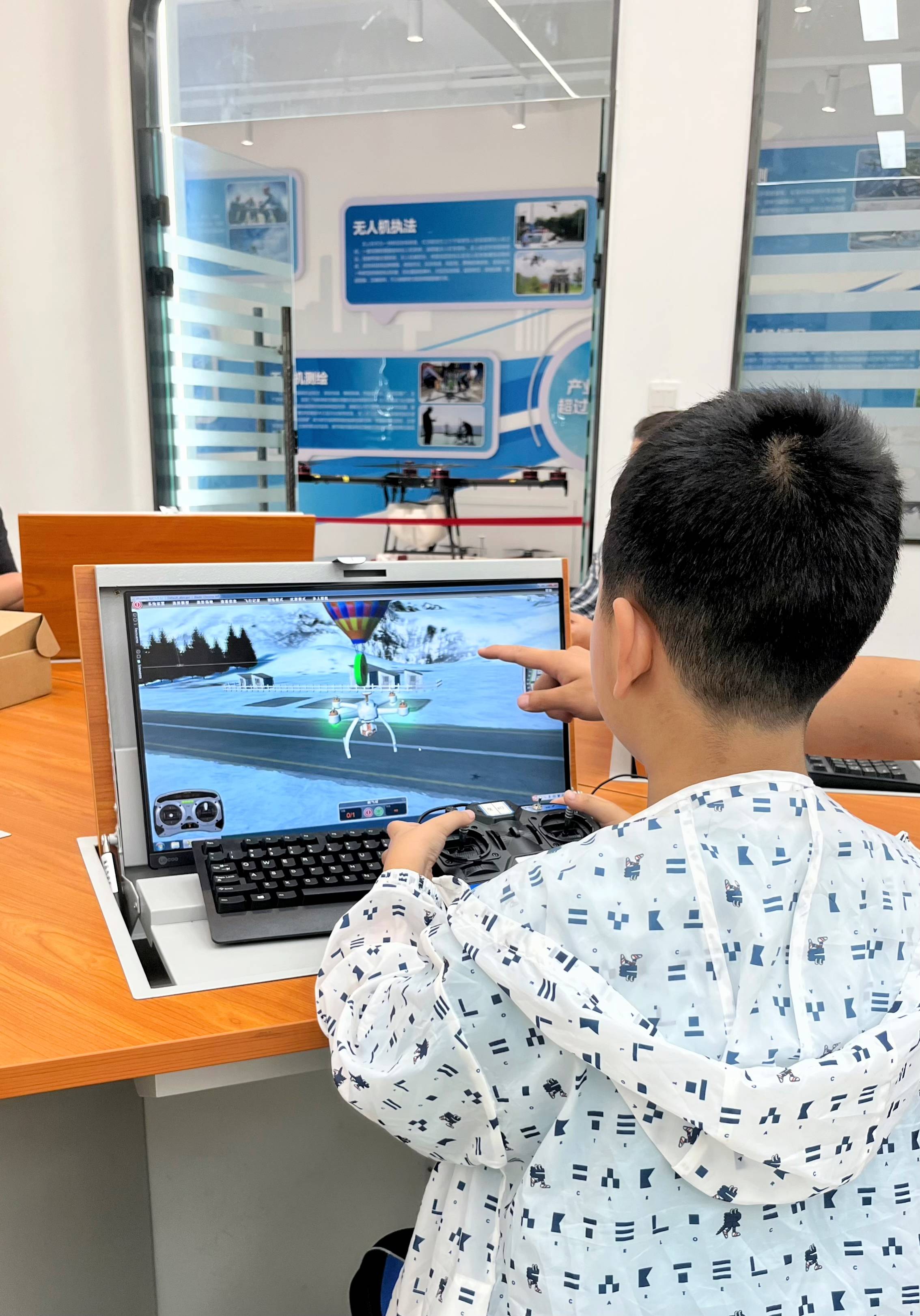 青少年無人機培訓就到新疆保華潤天航空學校！