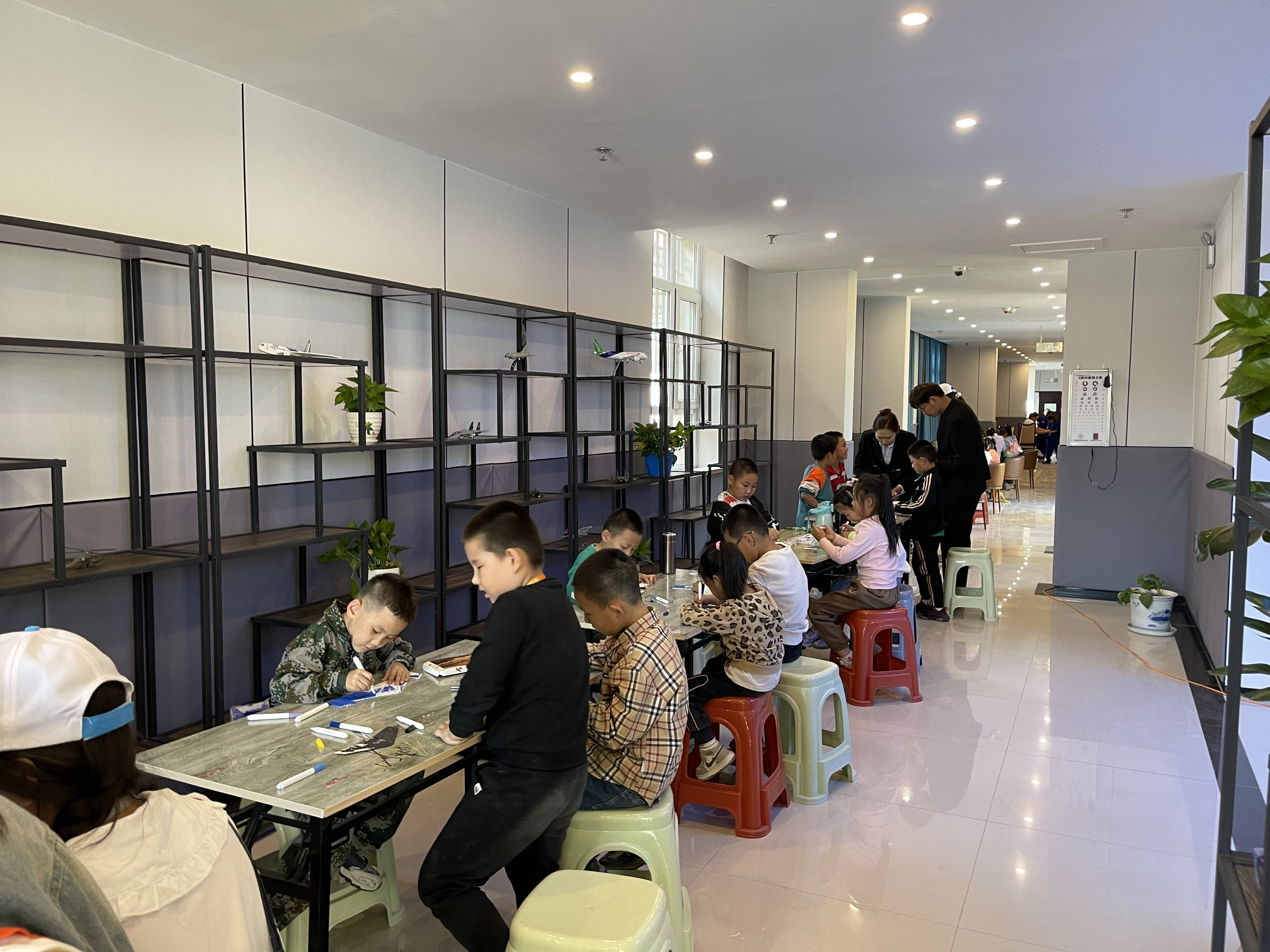 新疆保華潤天航空青少年無人機培訓日常