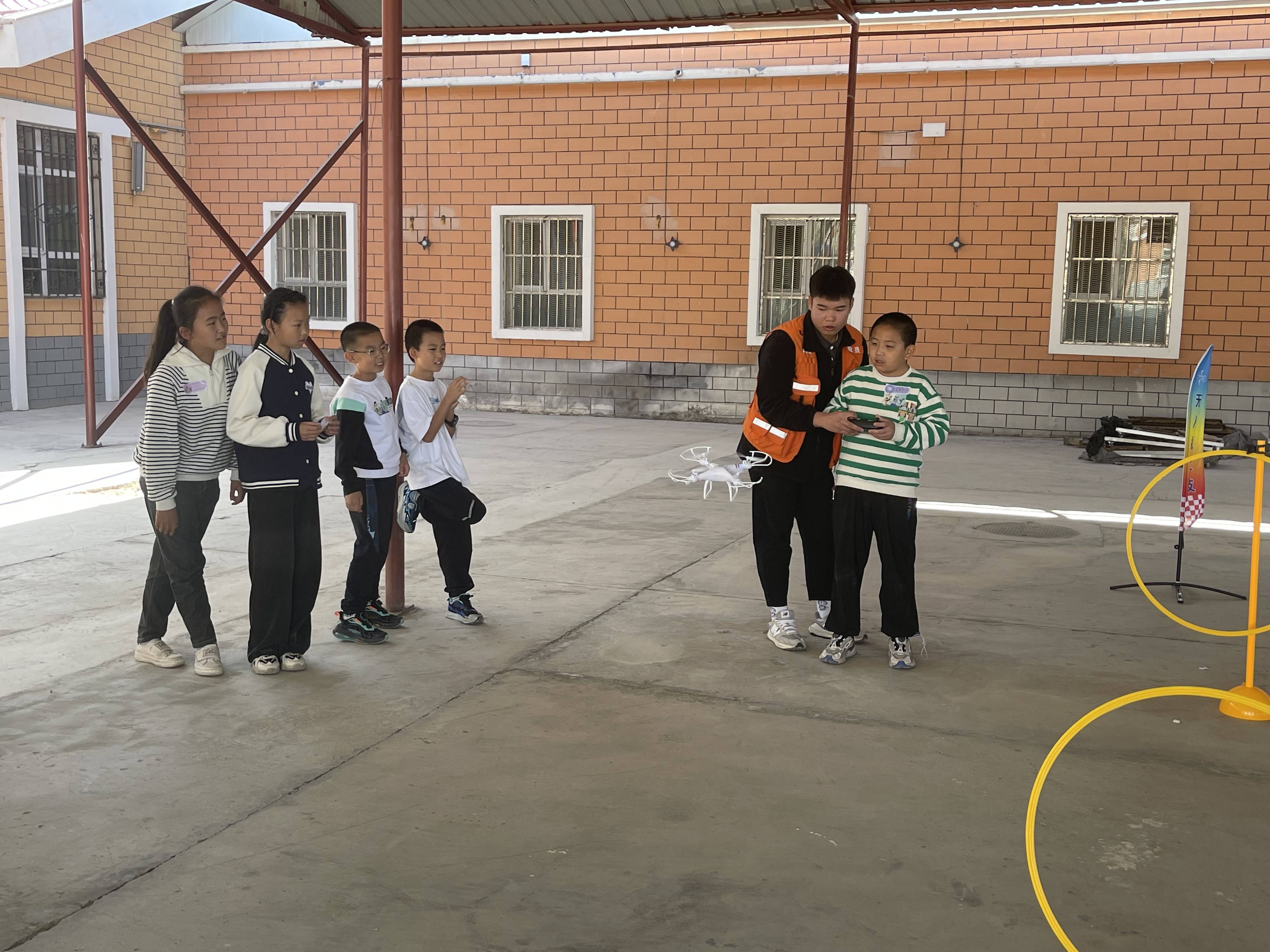 新疆青少年無人機比賽