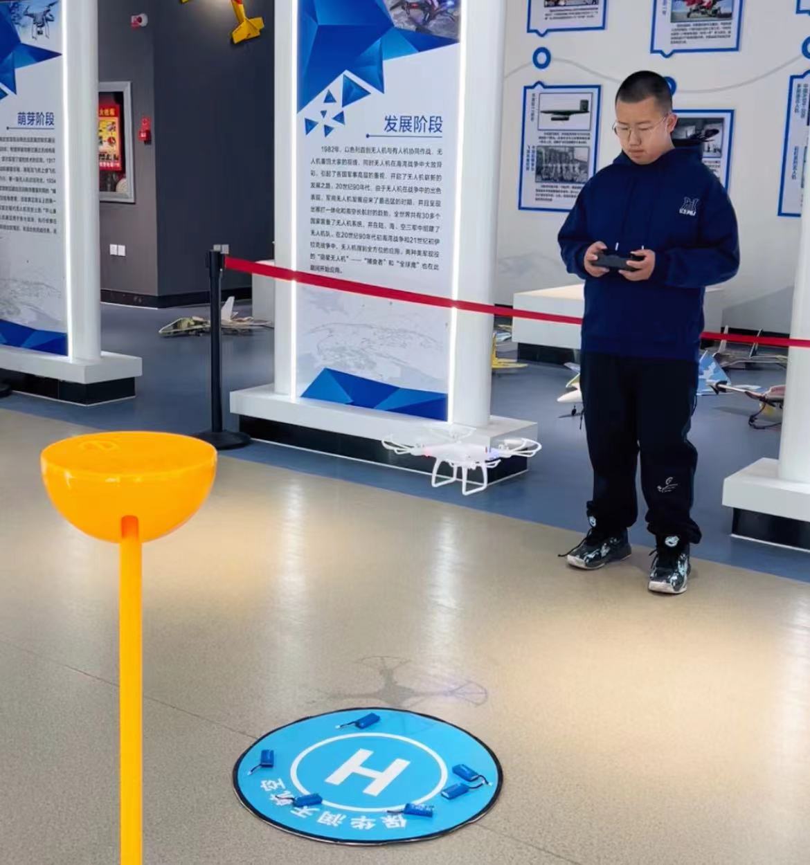 新疆青少年無人機培訓【保華潤天航空】無人機和航模學哪個好？