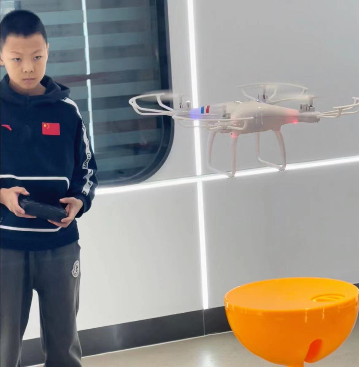 新疆青少年無人機培訓【保華潤天航空】無人機和航模學哪個好？