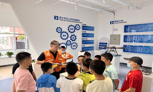新疆正規(guī)的青少年無人機培訓:助力青少年的飛行夢-新疆保華潤天航空