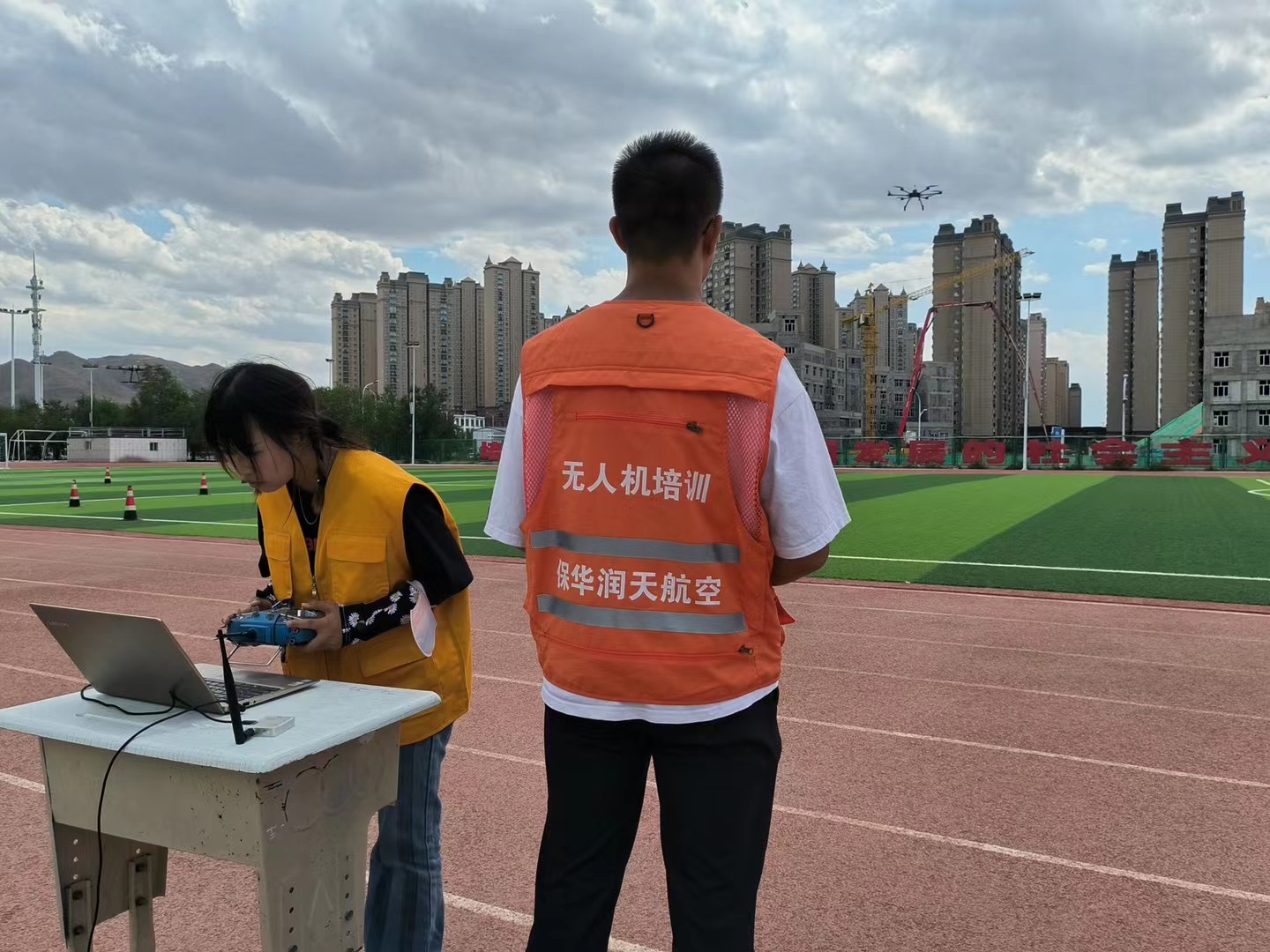 青少年飛手注意：無人機駕照年齡限制-新疆保華潤天航空