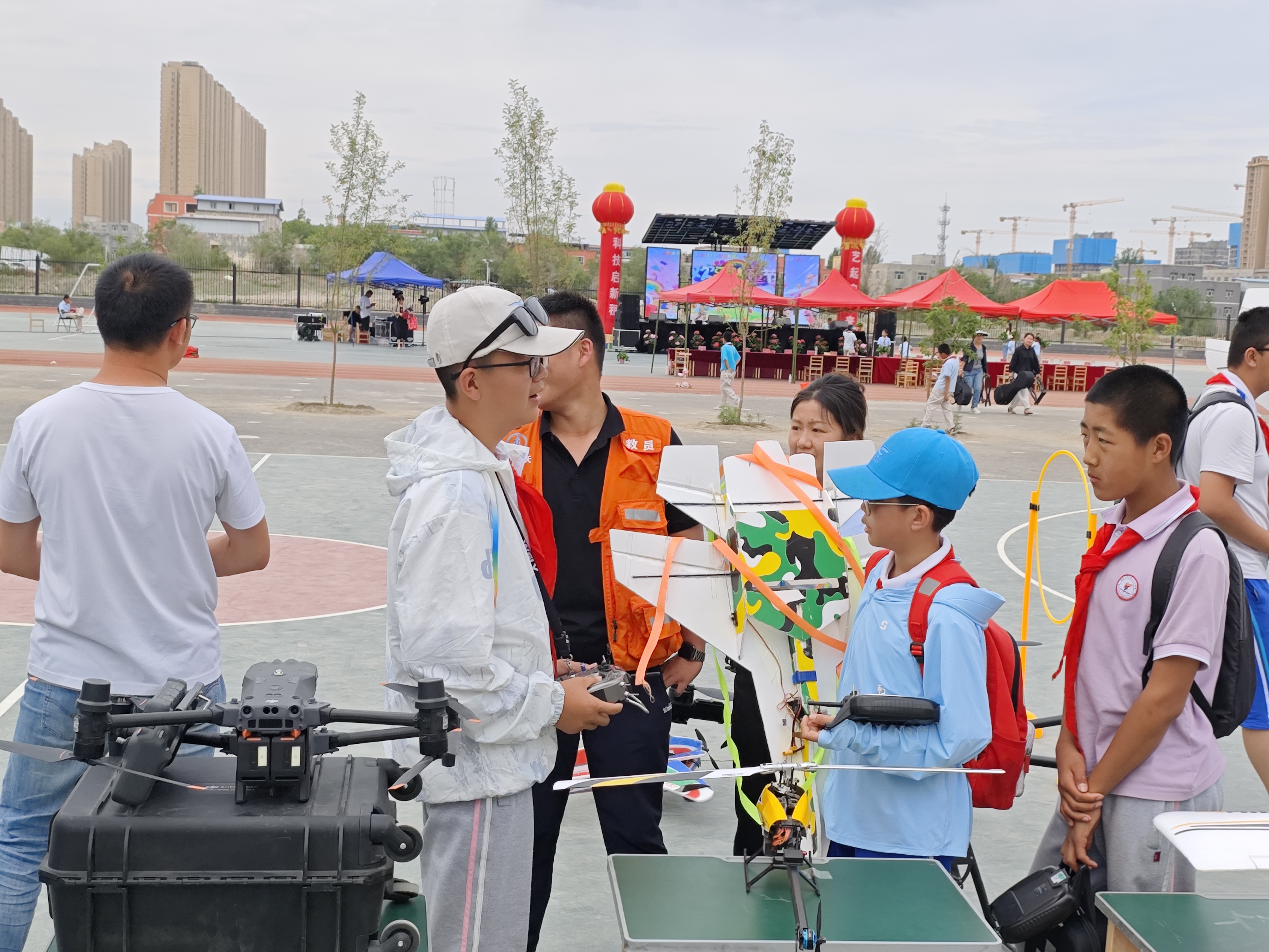 【新疆保華潤天航空】科技改變命運:無人機技能成中考加分新途徑,家長學生必看