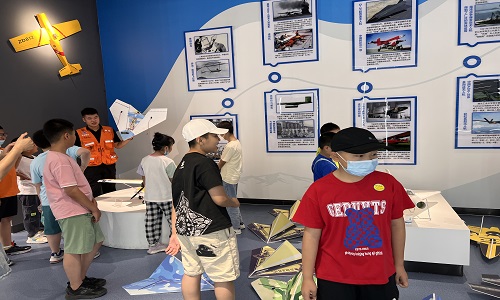 【新疆青少年無人機培訓】探索空中夢想:孩子學無人機的無限可能