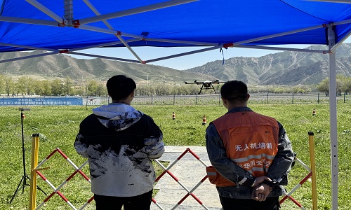 烏魯木齊無人機飛行夢想起航：保華潤天航空培訓基地