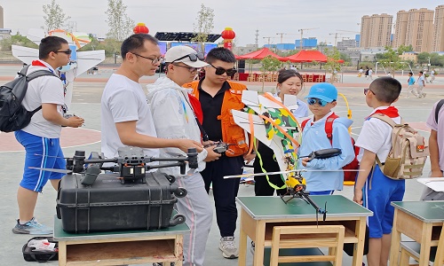 新疆青少年無人機(jī)培訓(xùn)教育：保華潤天航空引領(lǐng)未來