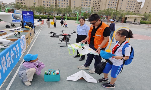 新疆青少年無人機(jī)培訓(xùn)教育：保華潤天航空引領(lǐng)未來