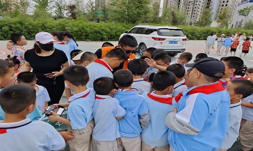 新疆保華潤天航空無人機培訓揭秘：青少年無人機培訓市場，費用真的那么高嗎？