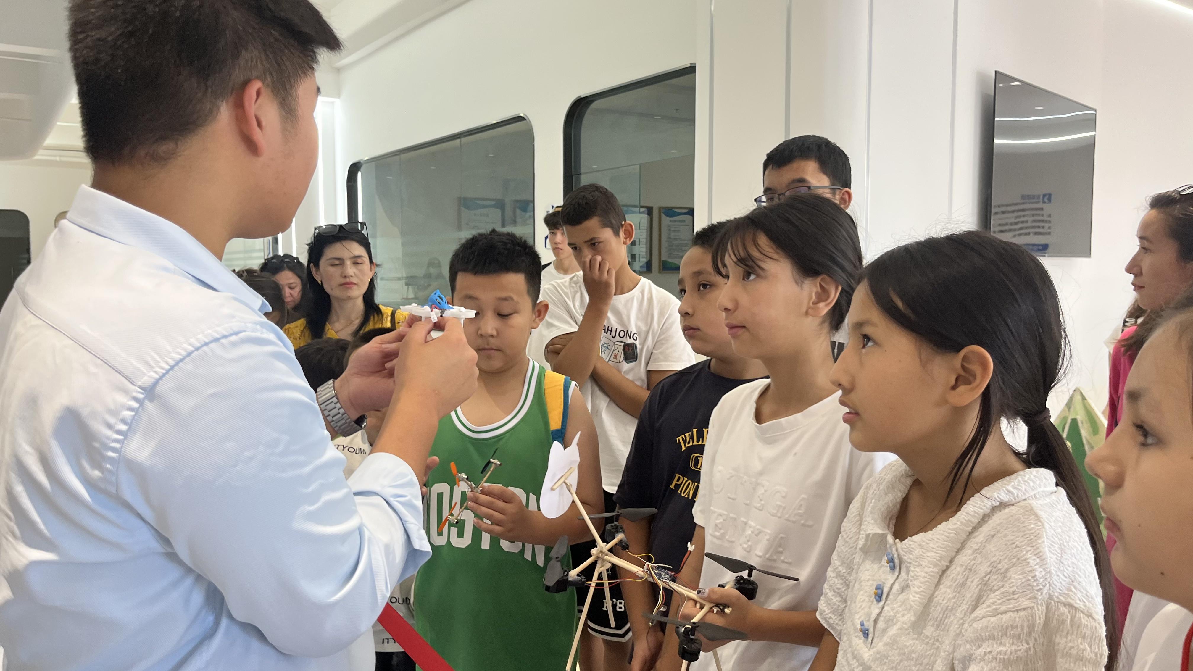 未成年飛手必看:無人機(jī)登記的年齡限制與法律要求【新疆保華潤(rùn)天航空無人機(jī)培訓(xùn)】