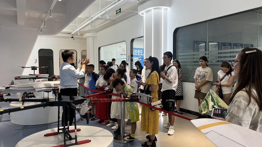 新疆青少年無人機培訓丨報考無人機執照需要滿足什么條件？-保華潤天航空