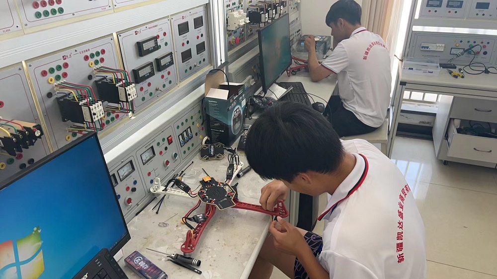 【新疆青少年無人機培訓】無人機裝調檢修技術:低空經濟的新引擎-保華潤天航空