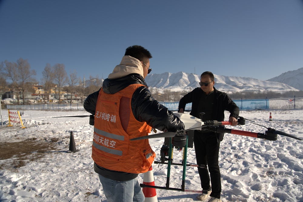 【新疆青少年無人機培訓】未來空中霸主：揭秘智能集群無人機組網系統的核心秘密