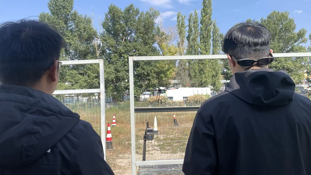 新疆保華潤(rùn)天無(wú)人機(jī)培訓(xùn)：加入我們，一起飛向無(wú)人機(jī)的奇妙世界!